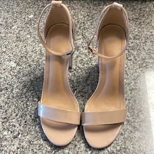 Nude Moda Chics Heels Cream Pumps Straps